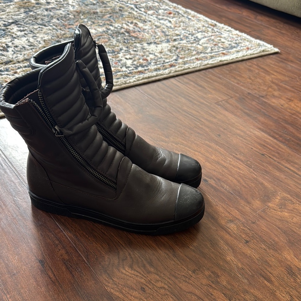 Brown Ankle Boots with High-Top Design and Textured Upper